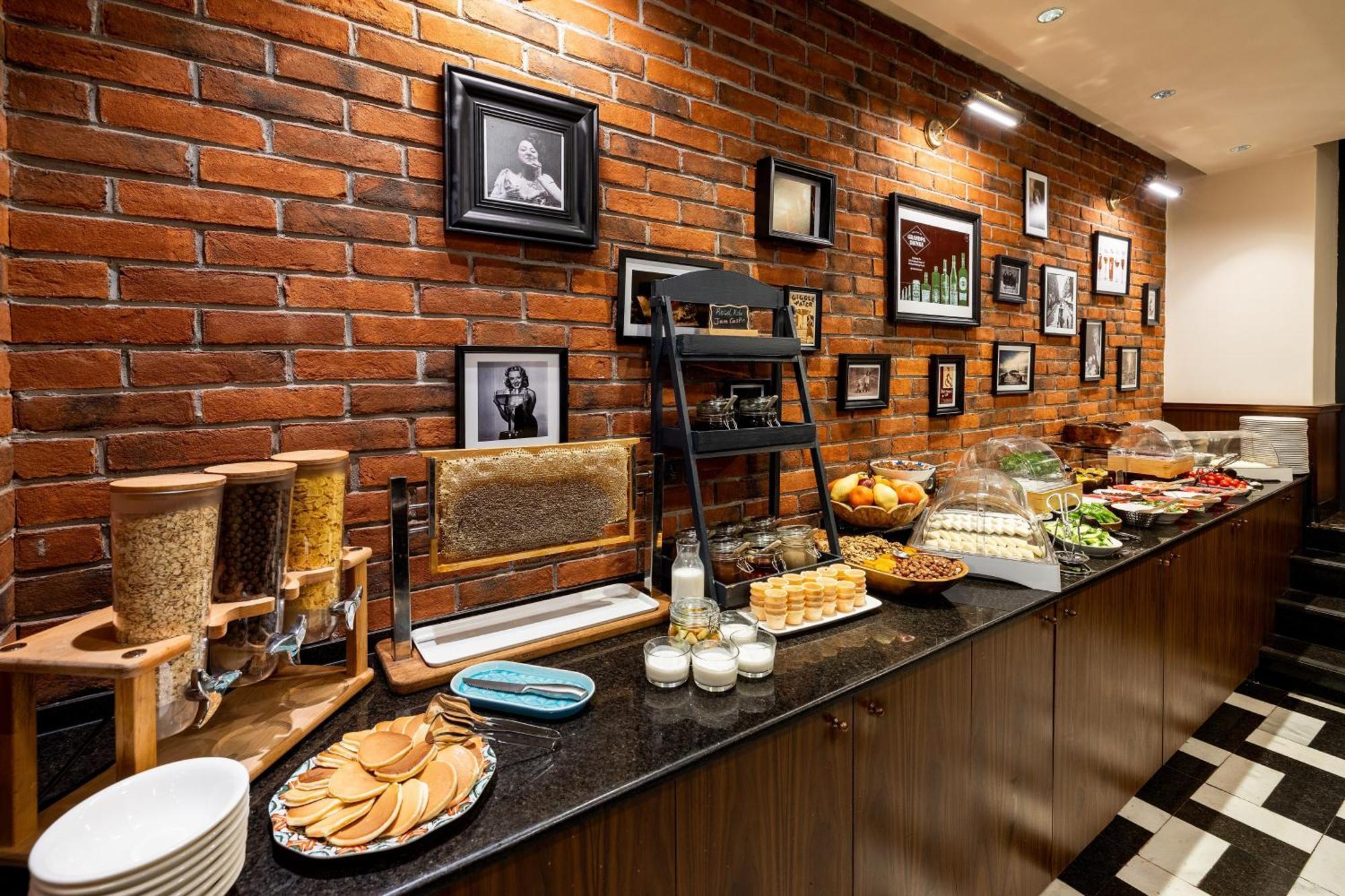 Hay Hotel Alsancak Измир Екстериор снимка